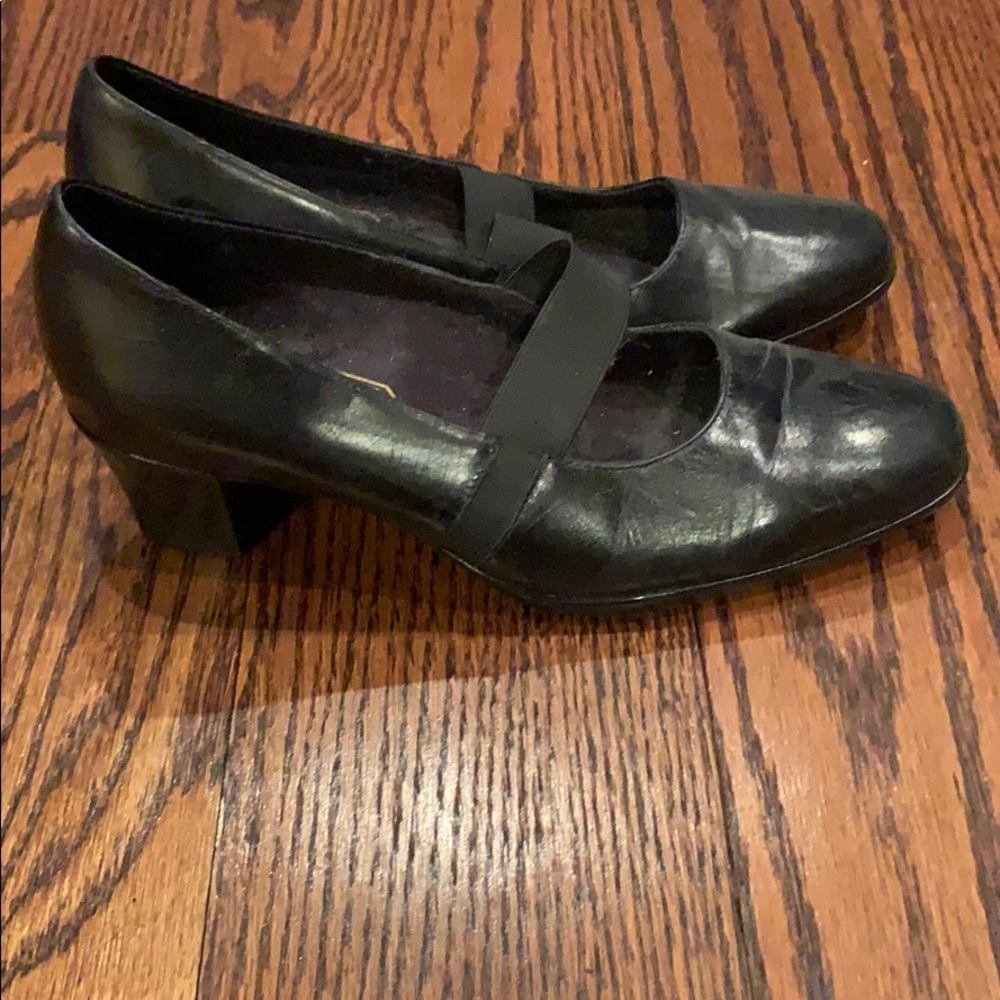 Munro leather heels